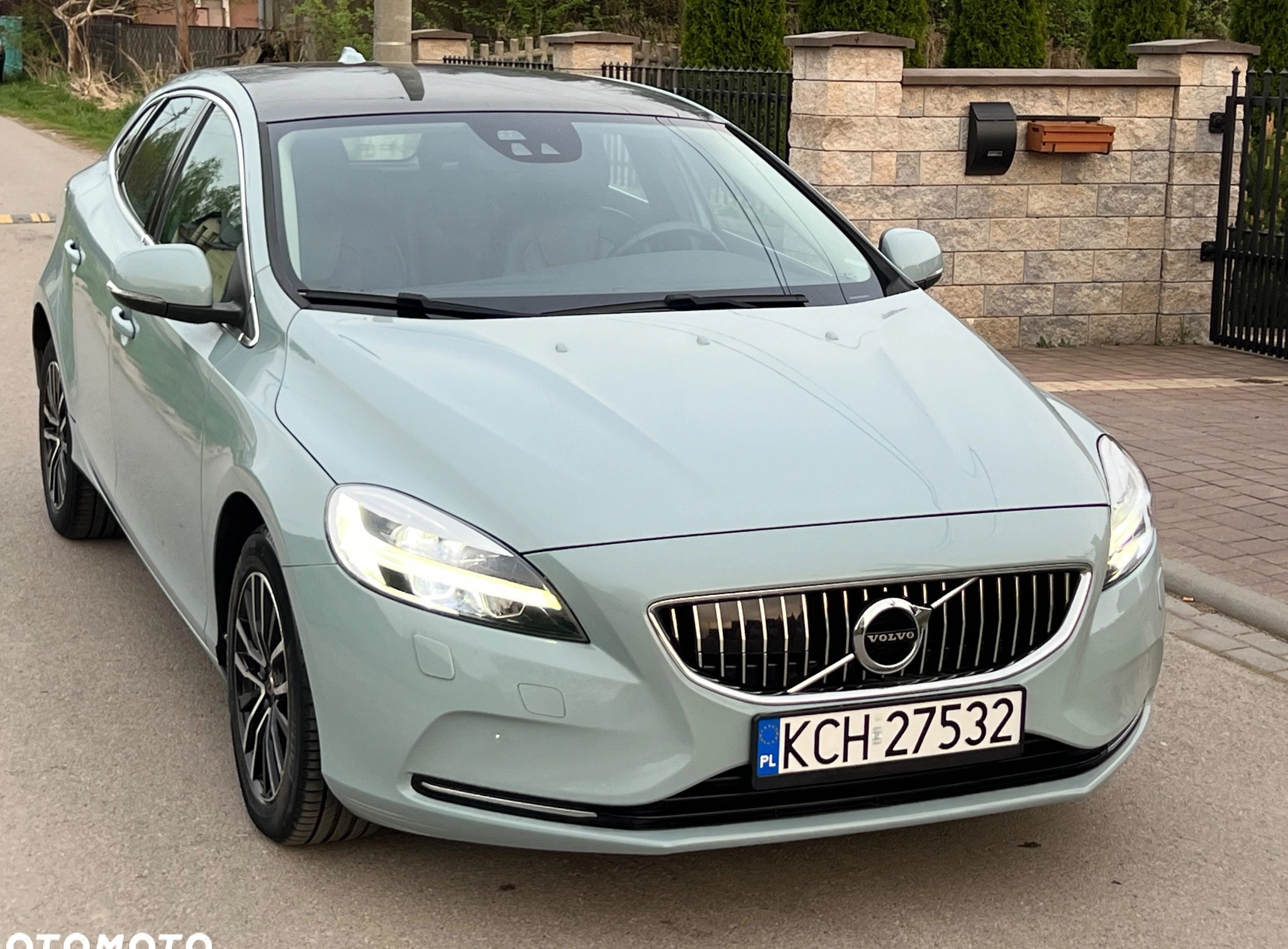 Volvo V40 cena 59900 przebieg: 165500, rok produkcji 2017 z Chrzanów małe 781